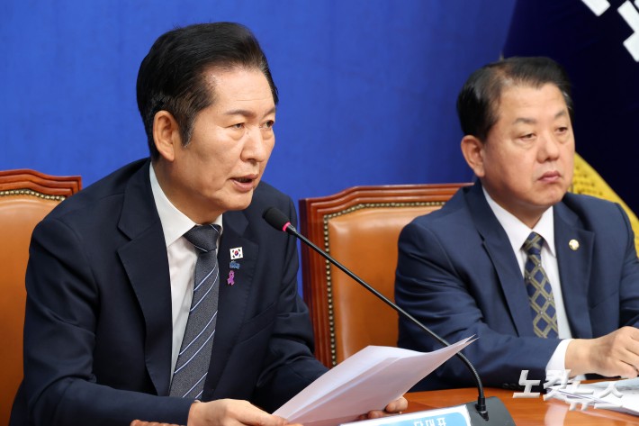 발언하는 정청래 대표