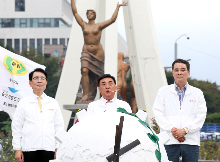 2025 울산공업축제 출정식에서 김두겸 울산시장이 인사말을 하고 있다. 울산광역시 제공