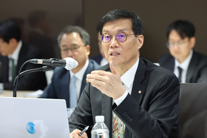 이창용 한국은행 총재가 20일 서울 중구 한국은행에서 열린 국회 기획재정위원회의 한국은행에 대한 국정감사에서 의원질의에 답하고 있다. 연합뉴스