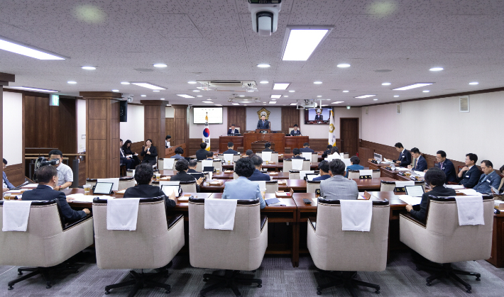 순천시의회 본회의장. 순천시의회 제공