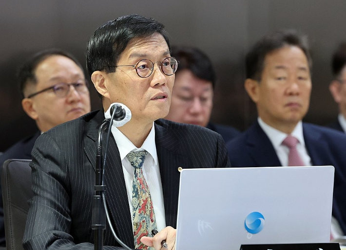 이창용 한국은행 총재가 20일 서울 중구 한국은행에서 열린 국회 기획재정위원회의 한국은행에 대한 국정감사에서 의원질의에 답하고 있다. 연합뉴스