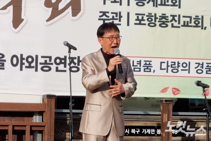 음악회에서는 1세대 복음성가 가수인 김석균 목사가 출연해 찬양과 간증으로 감동을 더했다. 유상원 아나운서