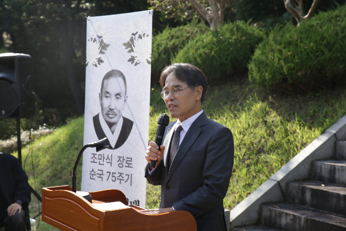 산정현교회 김관선 목사가 기도 하고 있다. 사진 산정현교회