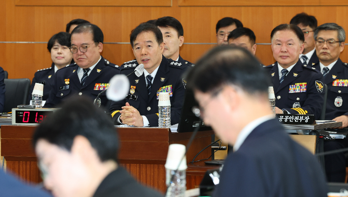 한창훈 인천경찰청장이 20일 인천경찰청에서 열린 인천경찰청에 대한 국회 행정안전위원회 국정감사에서 위원들의 질의에 답하고 있다. 연합뉴스
