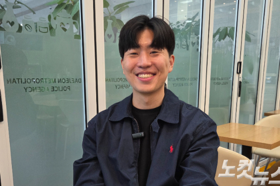 화학연구원으로 근무하다 경찰관이 된 대전 둔산경찰서 신연상 순경. 박우경 기자
