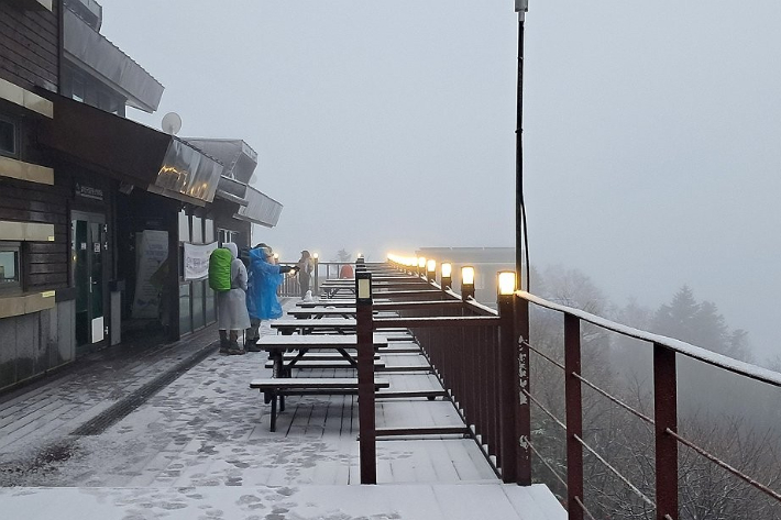 설악산 국립공원 소청대피소. 설악산 국립공원 사무소 제공