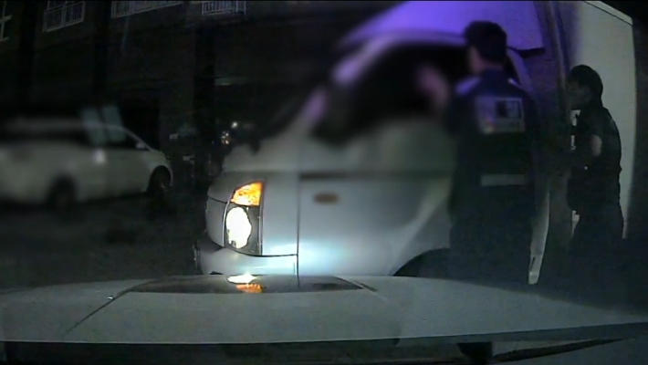 지난달 28일 오후 11시 부산 사하구의 한 도로에서 음주운전을 하다 경찰을 피해 도주하던 중 경찰차를 들이받은 40대 A씨가 구속 송치됐다. 부산경찰청 제공