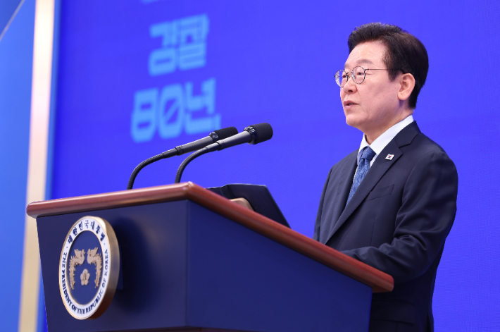 이재명 대통령이 21일 서울 서대문구 경찰청에서 열린 80주년 경찰의 날 행사에서 기념사를 하고 있다. 연합뉴스