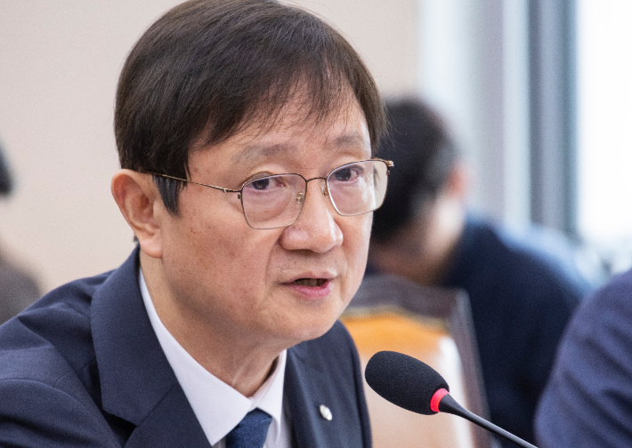 이찬진 금융감독원장이 21일 국회에서 열린 2025년도 정무위원회 국정감사에 출석해 의원 질의에 답하고 있다. 연합뉴스