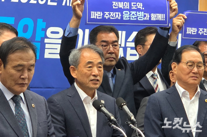 윤준병 국회의원이 21일 전북도의회에서 민주당 도당위원장 출마를 선언하고 있다. 최명국 기자