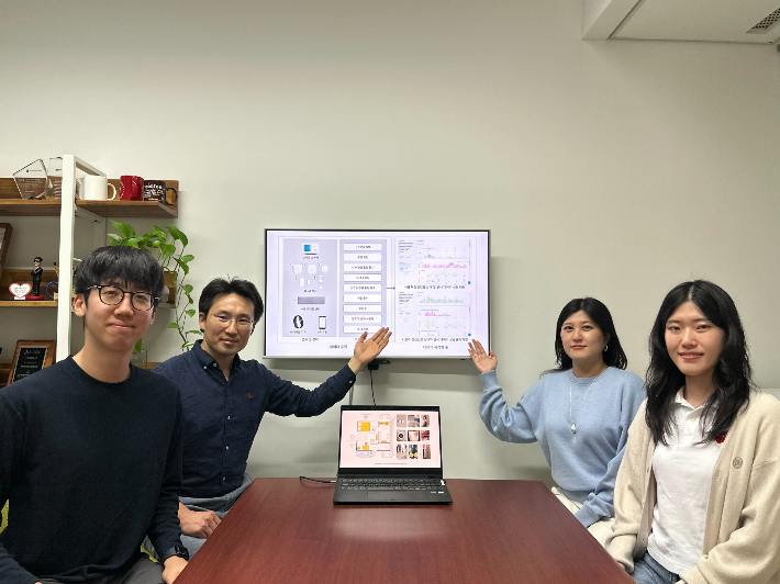 전산학부 이찬희 박사과정, 전산학부 이의진 교수, 전산학부 이현수 교수, 전산학부 고영지 박사과정(왼쪽부터). KAIST 제공