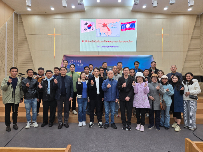 라오스 글로벌신학대학 재학생과 교단, 신학교 관계자들이 지난 20일 강원 고성감리교회를 방문했다. 고성감리교회 제공