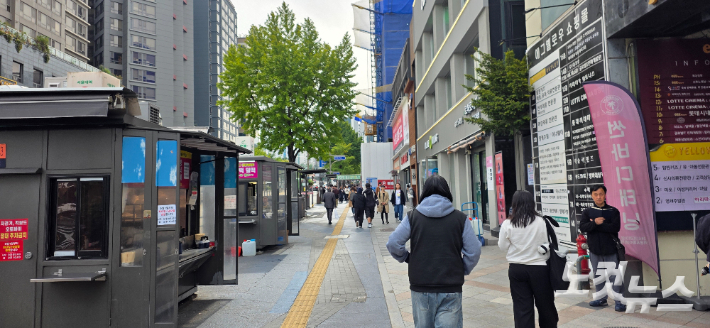 서울대입구역 3번 출구 앞. 양지훈 인턴기자