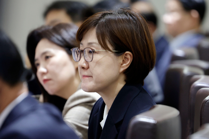 국무회의 참석한 김현지 부속실장     (서울=연합뉴스) 한상균 기자 = 김현지 제1부속실장이 21일 용산 대통령실에서 열린 국무회의에 참석해 있다. 2025.10.21 [대통령실통신사진기자단]     xyz@yna.co.kr (끝)   <저작권자(c) 연합뉴스, 무단 전재-재배포, AI 학습 및 활용 금지> 연합뉴스