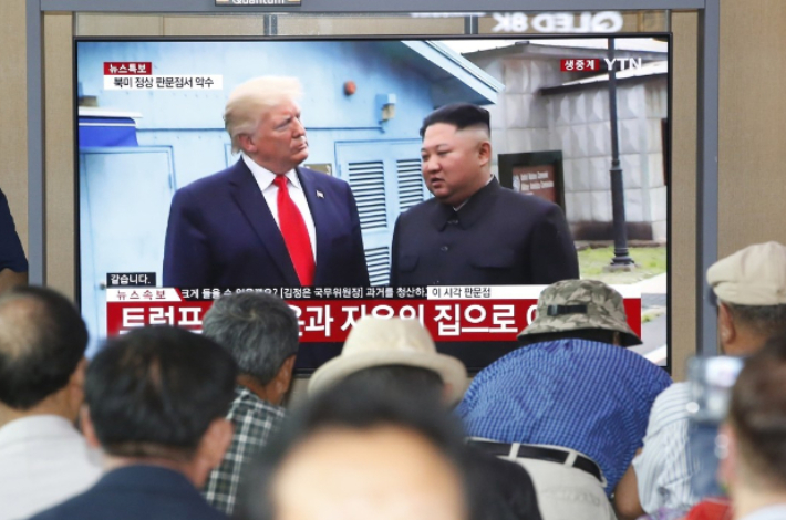 트럼프 미국 대통령과 김정은 북한 국무위원장의 2019년 판문점 회동. 연합뉴스