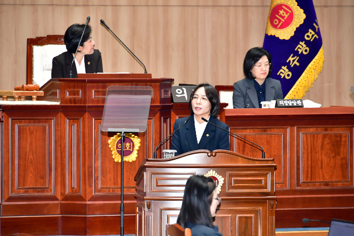 광주광역시의회 소속 이귀순 의원이 22일 오전 열린 광주시에 대한 시정질문에서 질의를 하고 있다. 광주시의회 제공
