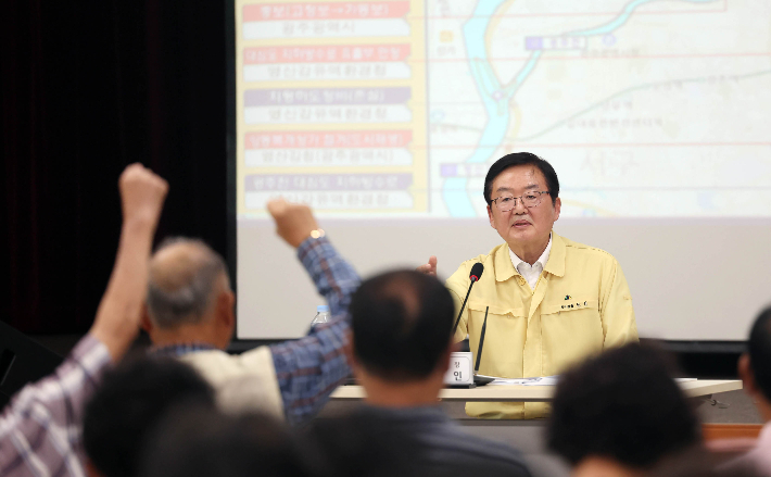 문인 광주 북구청장. 광주 북구 제공