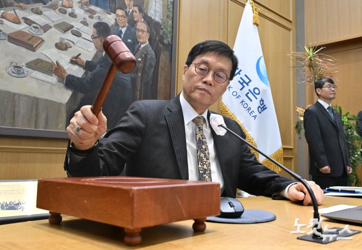 한은, 기준금리 3연속 동결…연 2.50%