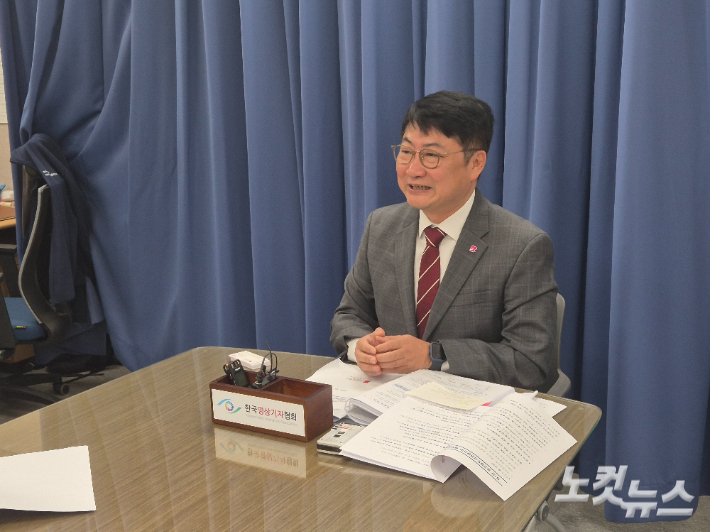 부산시 김현재 관광마이스국장이 '제1회 글로벌도시관광서밋'에 대해 설명하고 있다. 박중석 기자