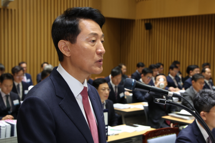 오세훈 서울시장이  23일 서울 중구 서울시청에서 열린 2025년 국회 행정안전위원회 국정감사에서 발언하고 있다. 연합뉴스