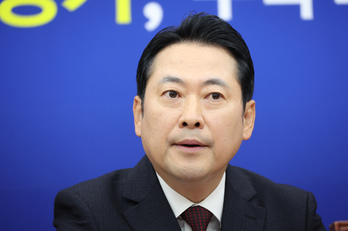 국민의힘 장동혁 대표가 23일 서울 여의도 국회에서 열린 최고위원회의에 참석해 있다. 연합뉴스