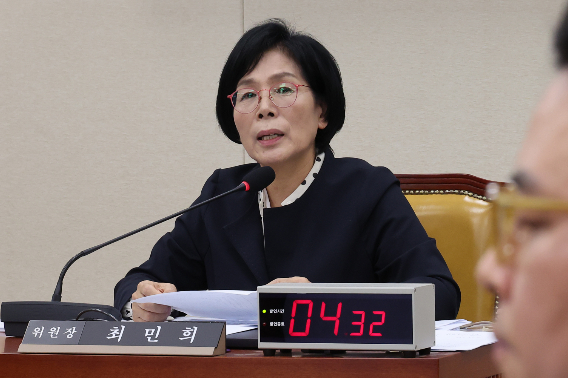 국힘, 과방위원장 사퇴 요구…최민희 "성찰하겠다"