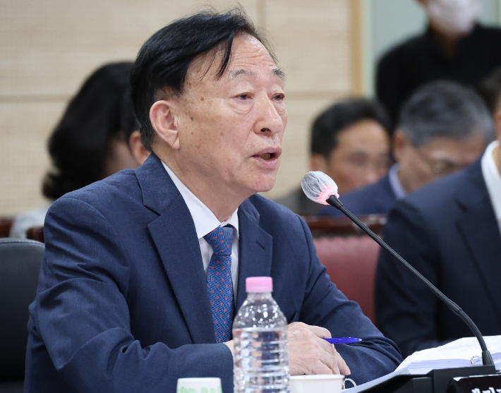 답변하는 설동호 대전교육감. 연합뉴스