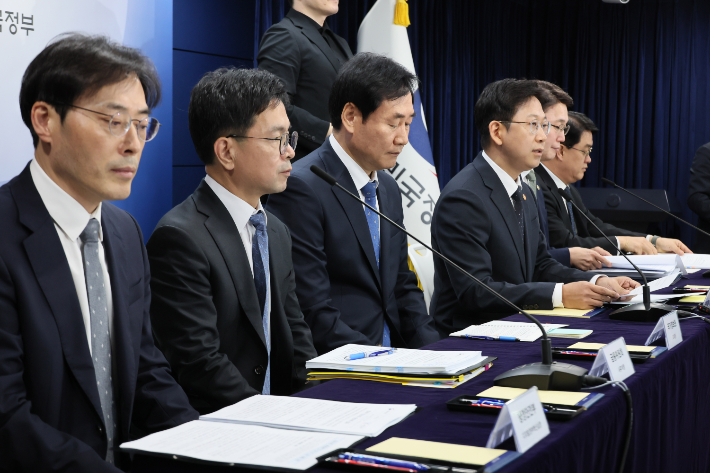 배경훈 부총리 겸 과학기술정보통신부 장관이 22일 서울 종로구 정부서울청사에서 열린 합동브리핑에서 범부처 정보보호 종합대책을 발표하고 있다. 연합뉴스