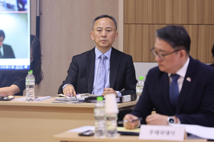 박일 캄보디아 재외국민보호 정부대표가 22일(현지시각) 캄보디아 프놈펜 주캄보디아 대사관에서 열린 국회 외교통일위원회 주캄보디아·주베트남·주태국·주라오스대사관 국정감사에 참석해있다. 연합뉴스