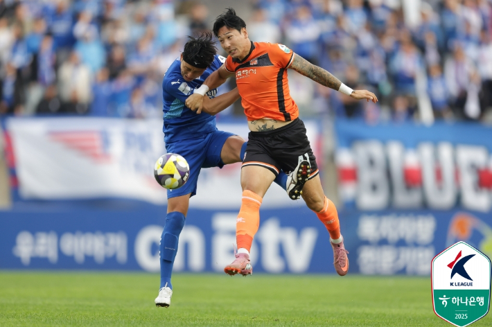 화성 김병오(오른쪽). 한국프로축구연맹