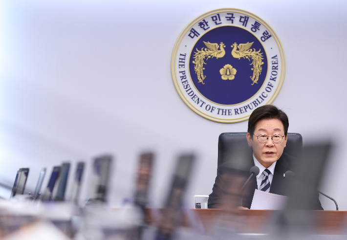 이재명 대통령이 23일 서울 용산 대통령실에서 열린 수석보좌관회의에서 발언하고 있다. 연합뉴스