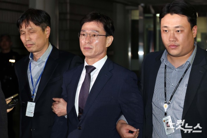 영장실질심사 마친 뒤 법원 나서는 임성근