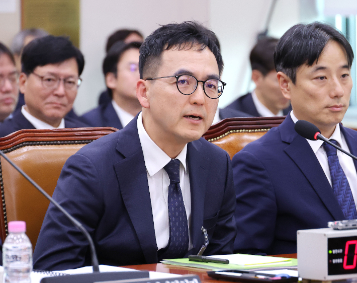 구자현 서울고검장이 23일 국회 법제사법위원회 전체회의에서 의원 질의에 답변하고 있다. 연합뉴스