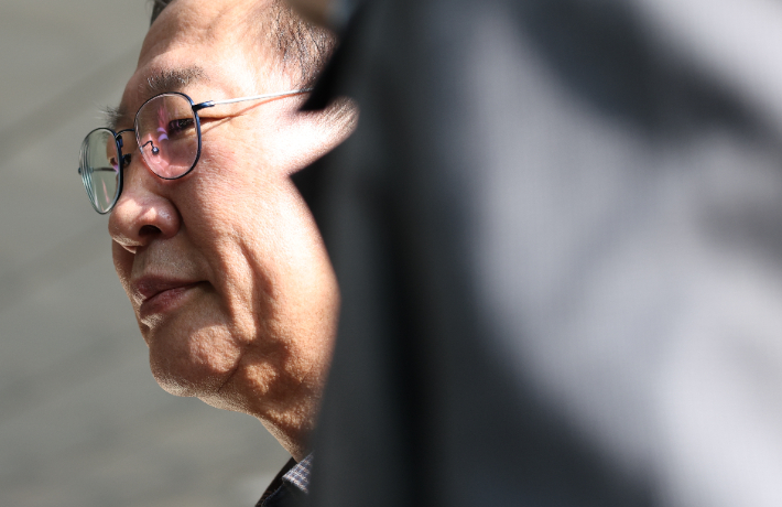 박성재 전 법무부 장관이 23일 서울 서초구 서울고검에 마련된 조은석 내란특별검사팀 사무실로 소환되고 있다.  연합뉴스
