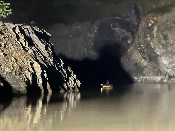 소방당국이 충남 보령시 성주면 채석장에서 실종자를 수색하고 있다. 보령소방서 제공