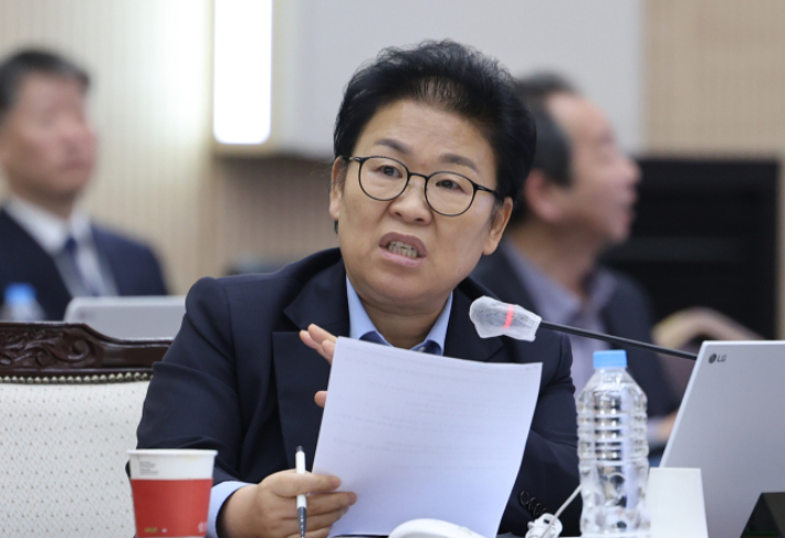 더불어민주당 문정복 의원이 22일 전북대에서 열린 국회 교육위원회 국정감사에서 질의하고 있다. 연합뉴스