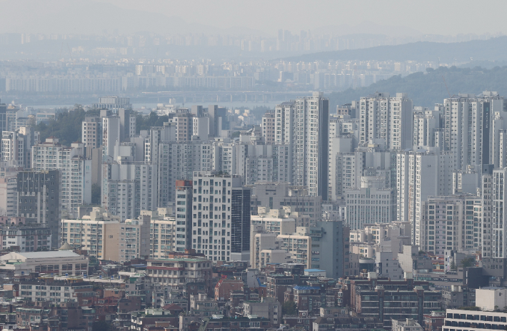 서울 남산에서 바라본 아파트 단지의 모습. 연합뉴스