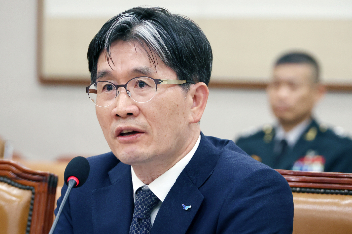 오동운 고위공직자범죄수사처(공수처) 처장이 24일 서울 여의도 국회 법제사법위원회에서 열린 공수처에 대한 국정감사에서 위원 질의에 답하고 있다. 연합뉴스