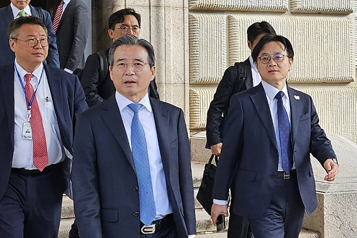 지난 22일(현지시간) 워싱턴DC에서 무역 합의를 최종 도출하기 위한 막바지 협상을 벌였던 모습. 연합뉴스