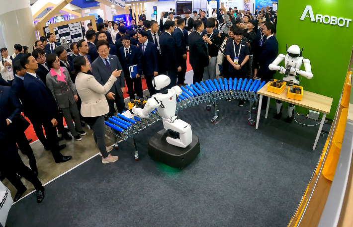 FIX2025 전시장을 방문한 이재명 대통령. 대구시 제공 