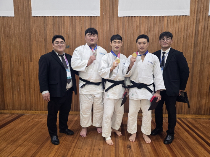  제106회 전국체전 유도 (왼쪽부터) 석정수 감독 윤재구, 배동현, 이준환선수, 김도경코치. 포항시 제공
