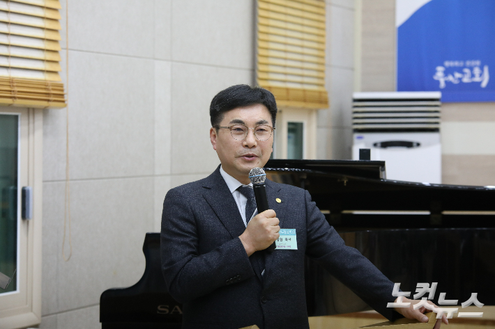 이사장 고영완 목사가 선교 비전 선포와 함께 인사말을 전하고 있다. 최화랑 기자