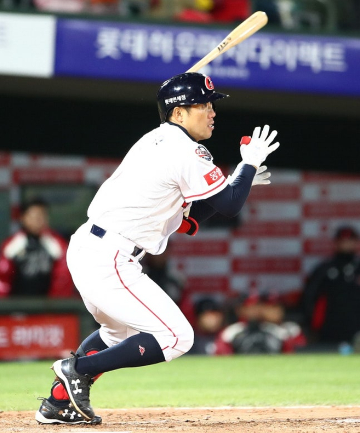 롯데 전준우의 이른바 '빠던' 모습. 롯데 자이언츠 