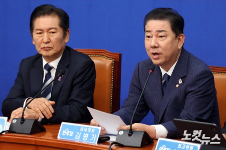 더불어민주당 김병기 원내대표가 27일 서울 여의도 국회에서 열린 최고위원회의에서 발언을 하고 있다.