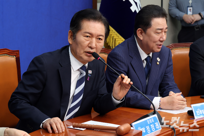 더불어민주당 정청래 대표가 27일 서울 여의도 국회에서 열린 최고위원회의에서 발언을 하고 있다. 윤창원 기자