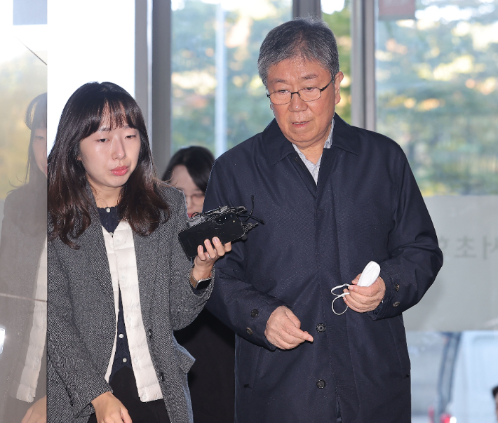 김대기 전 대통령실 비서실장이 27일 서울 서초구 이명현 순직해병 특별검사팀에 참고인 신분으로 출석하고 있다. 연합뉴스