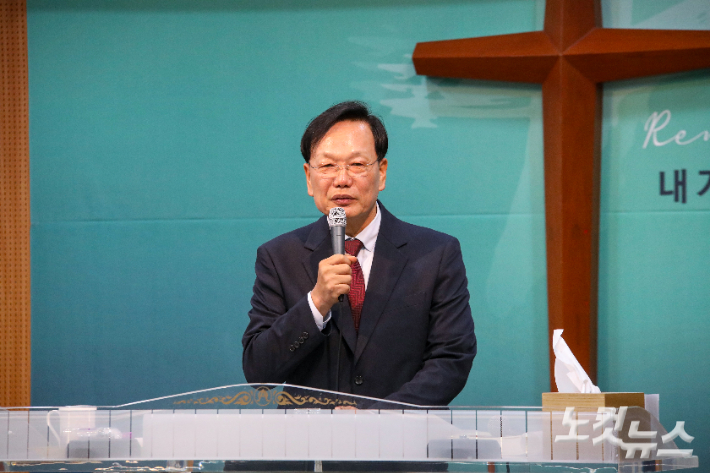 '불법사함 받는 복'을 주제로 말씀을 전하고 있는 전주성결교회 김철호 목사. 최화랑 기자