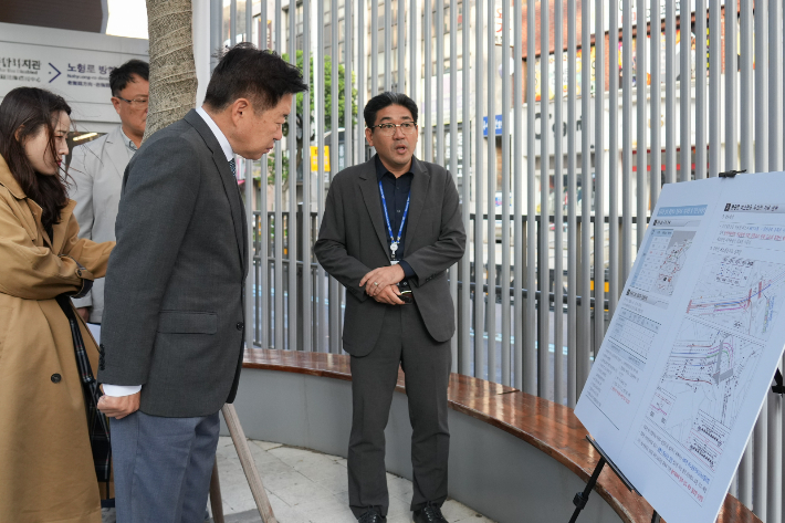 27일 간선급행버스체계(BRT) 서광로 구간 점검에 나선 오영훈 제주지사. 제주도