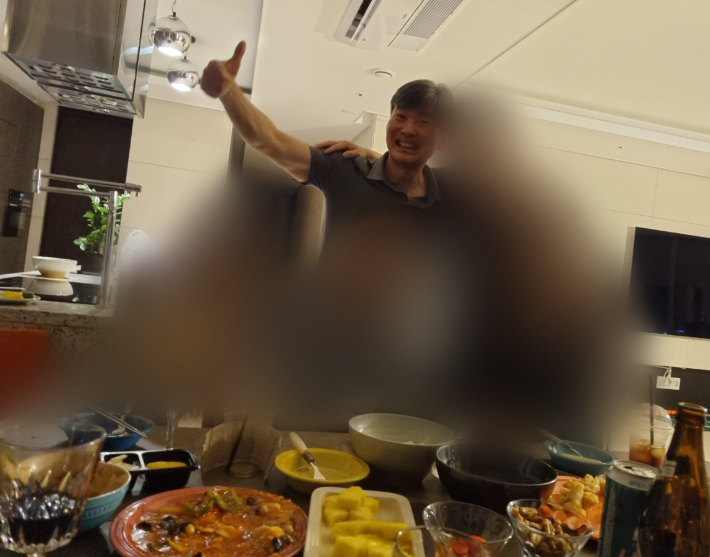 사진 속 이종호 전 대표(모자이크 처리없는 인물) 앞쪽 가운데 위치한 사람이 한 검사. 연합뉴스