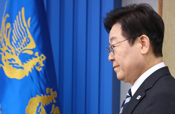 이재명 대통령이 23일 서울 용산 대통령실에서 열린 수석보좌관회의에 참석하고 있다. 연합뉴스